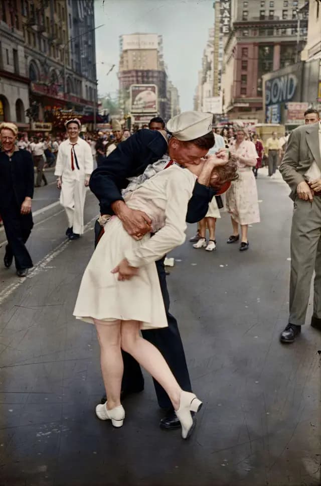 Vintage Street Kiss